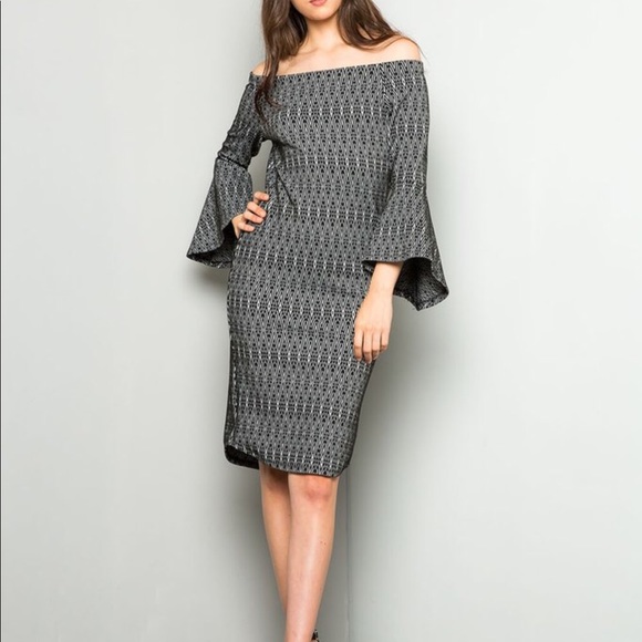 Nordstrom’s THML off shoulders 🛎 sleeves 👗 SM - Picture 2 of 8